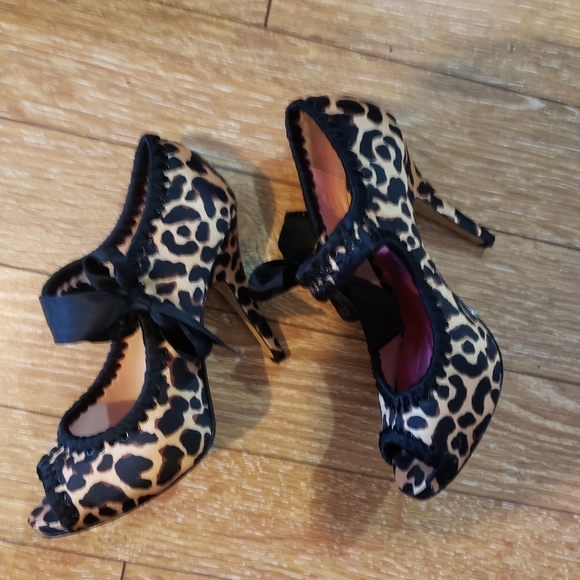 Betsey Johnson satin leopard  sz 7 - Picture 8 of 11